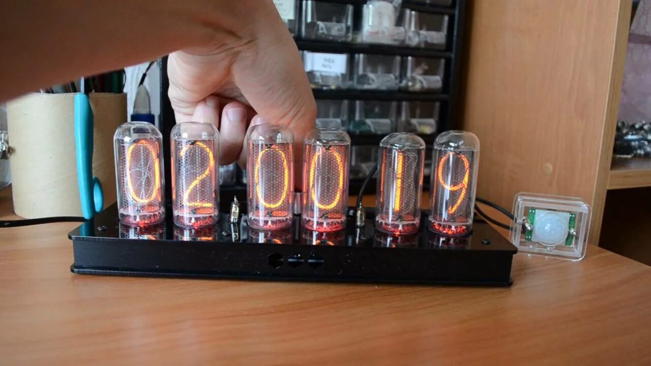 Nixie clock модель для 3d принтера. Nixie tube clock. Газоразрядный индикатор nixie tube. Nixie clock надпись. Nixie world hotel.