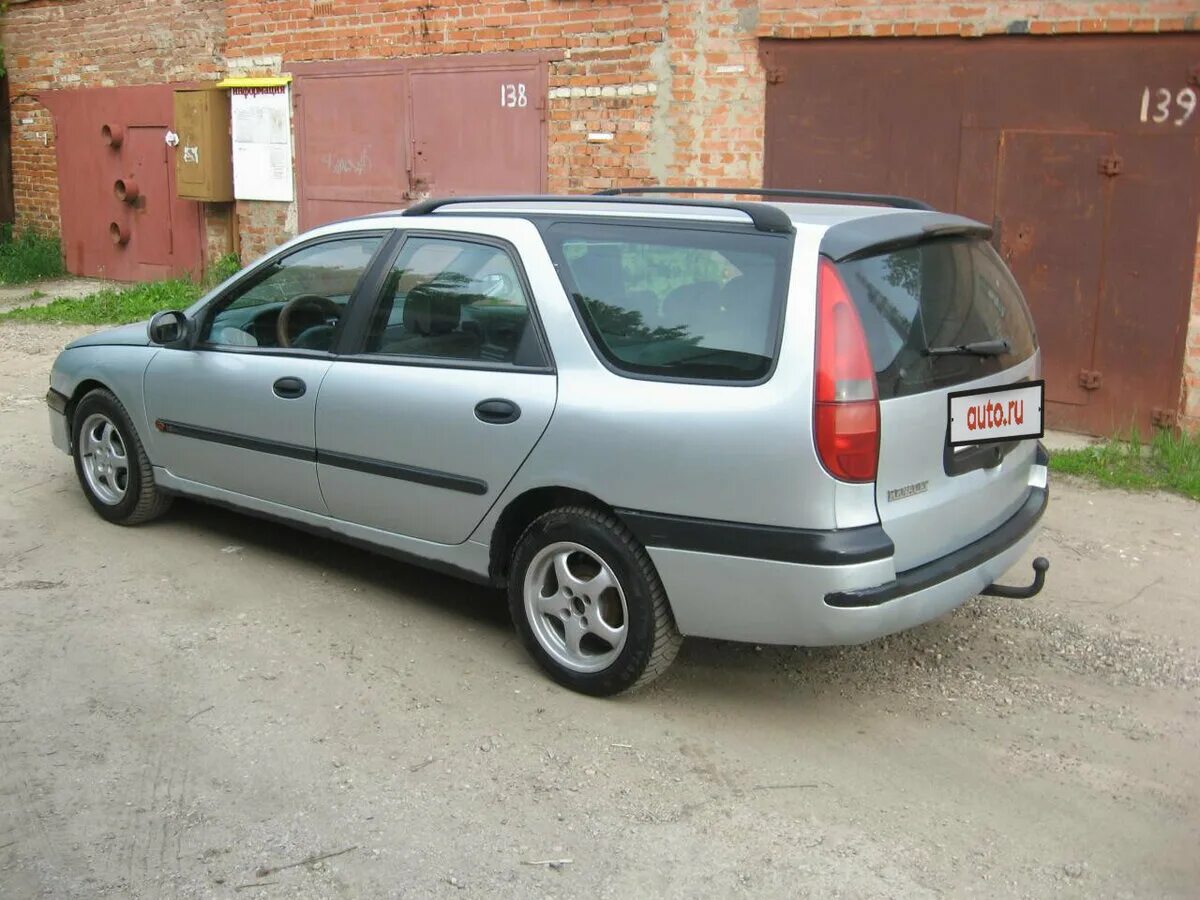 Renault 2000 года. Лагуна 1 универсал 1999. Рено универсал 2000 годов. Renault Laguna 1 универсал серый белый. Рено универсал 1998 года.