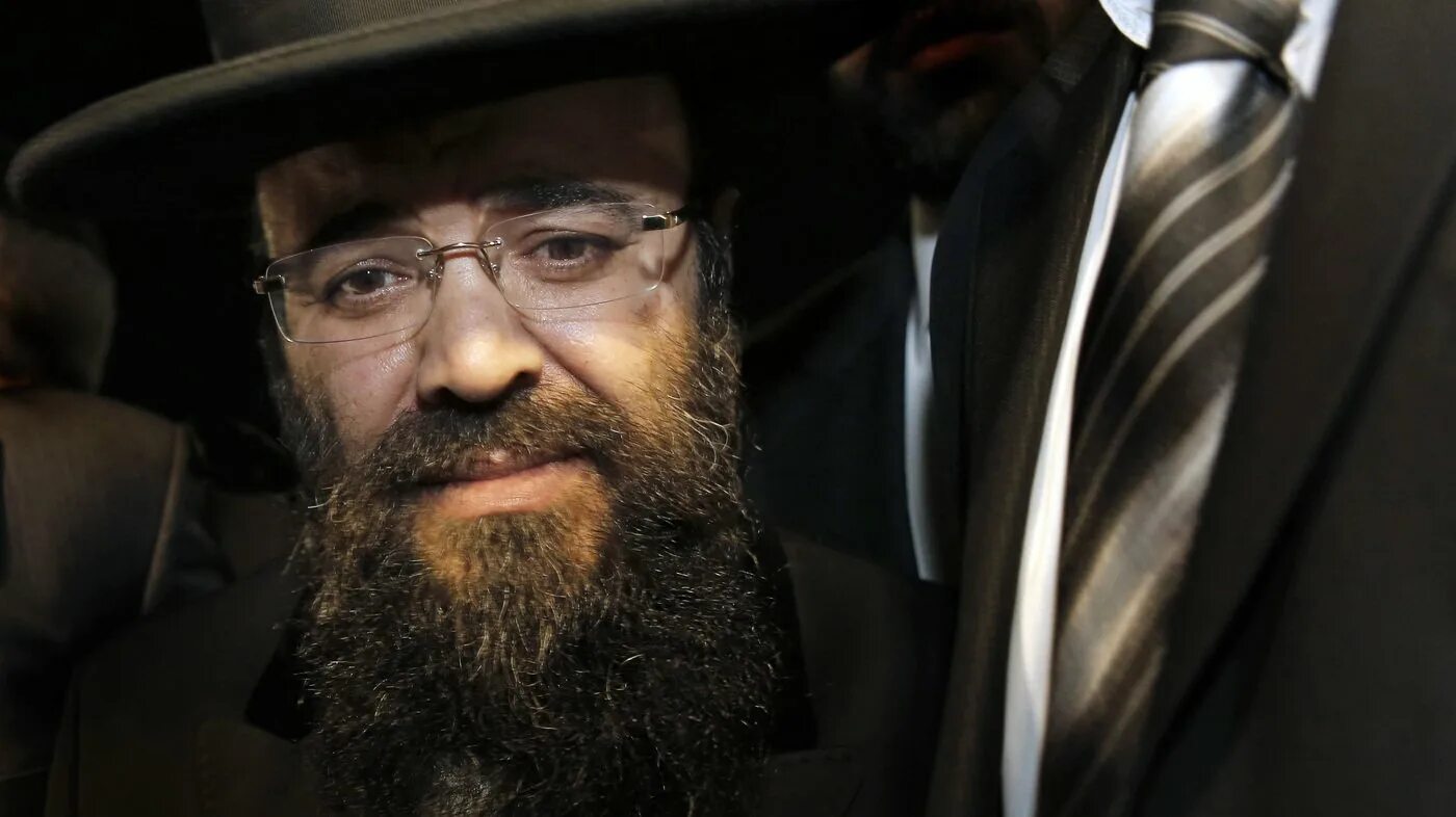 Роман абрамович еврей. Самый богатый еврей. Еврейские бизнесмены. Косички у евреев. Фото еврея с деньгами.