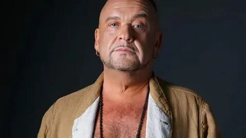 Сколько лет александру морозову