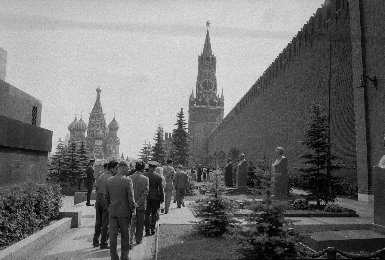 Кремлевская ссср. Кремль СССР. Сенатская башня Московского Кремля СССР. Кремль СССР 1945. Красная площадь СССР.