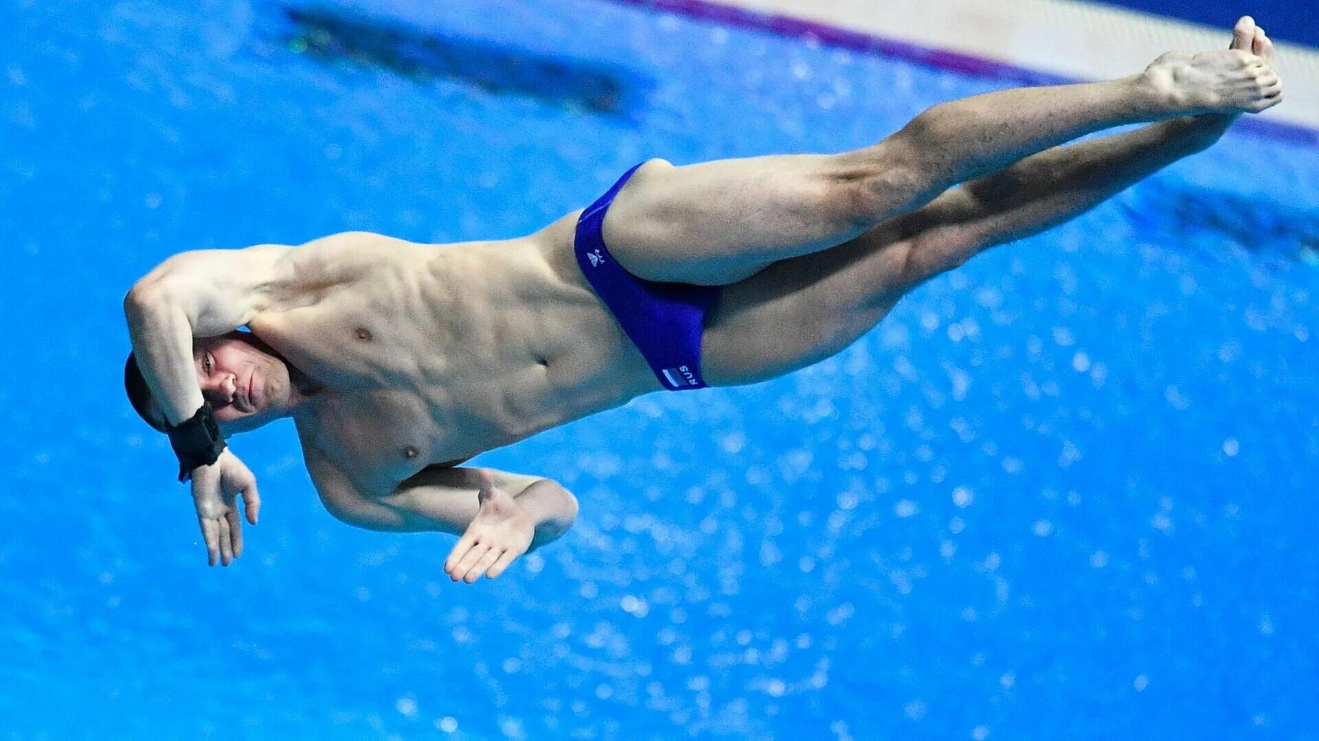 Оливер Фавр прыгун в воду.