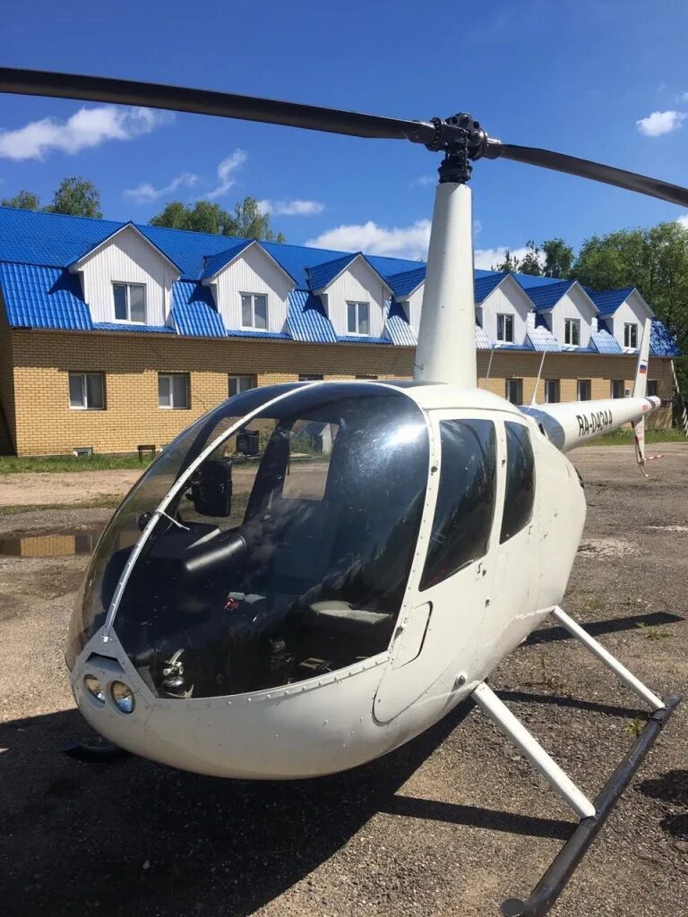 Вертолет Robinson r44. Robinson r44 Raven II. Вертолет Robinson r44 Raven II. Вертолёт Робинсон 44.