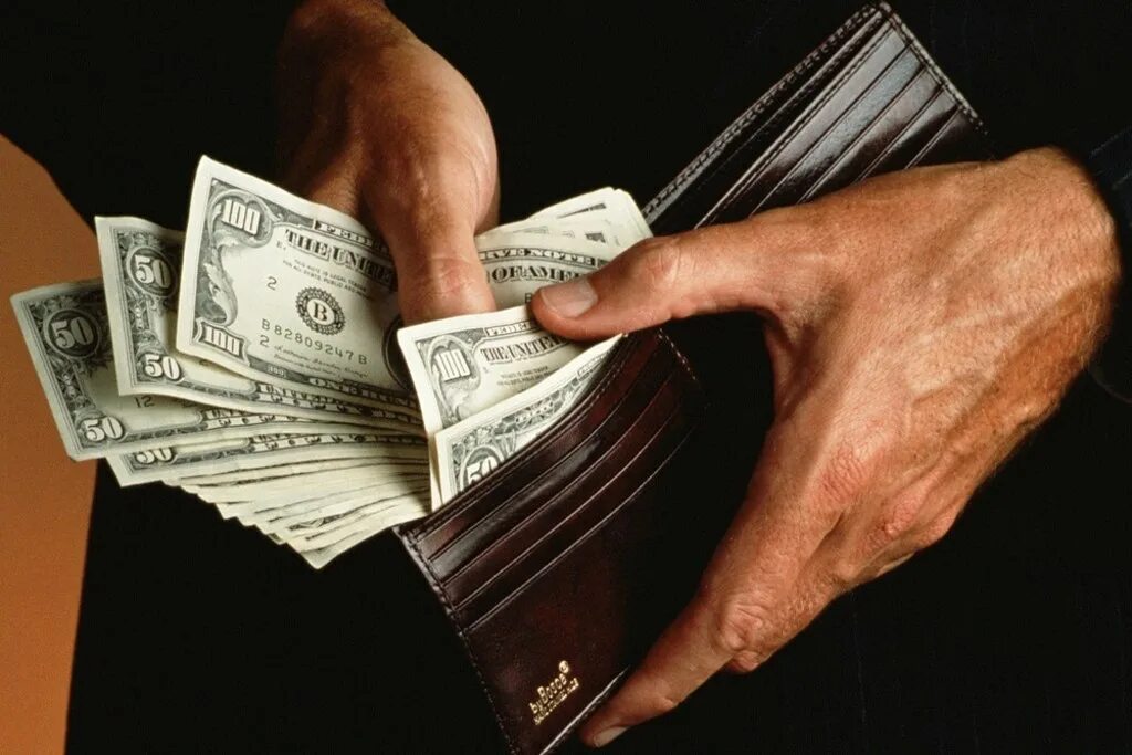 Spend them. Великая афера. Великие мошенники. Величайшие аферисты. Величайшие мошенники.