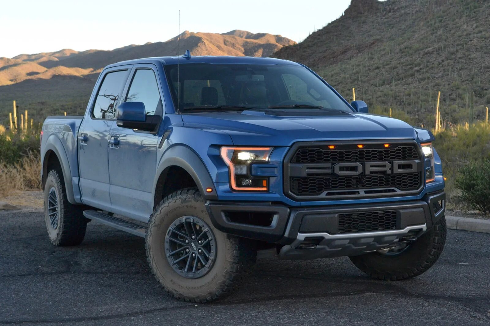 Купить форд раптор в россии. Форд ф150 Раптор. Ford Raptor 2020. Форд ф150 Раптор 2020. Ford f 150 Раптор.