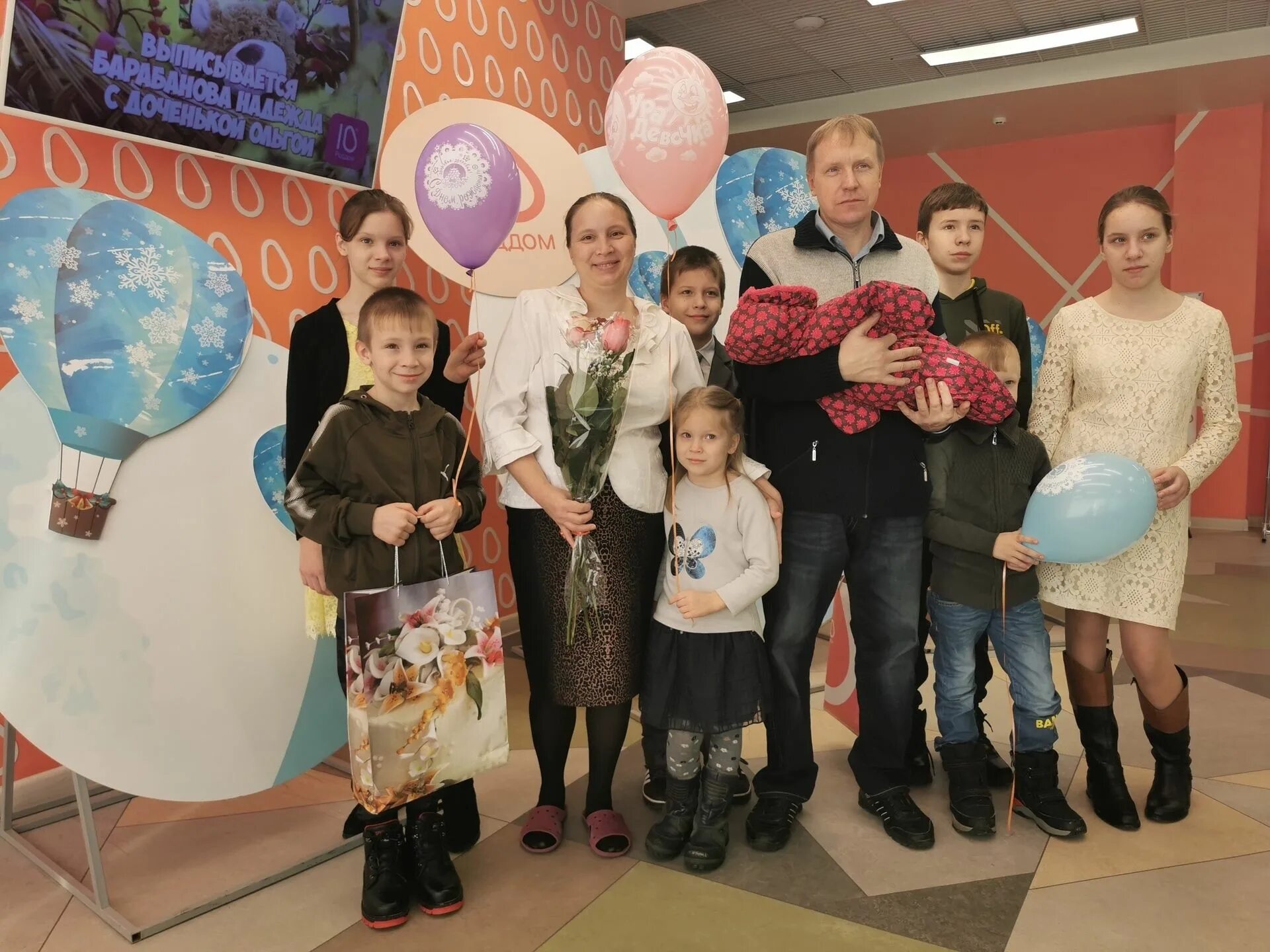 Рожденный 11. Родила в 11. Дети наше продолжение. Женщина родила в 56 лет в питере. Рожденный 11.