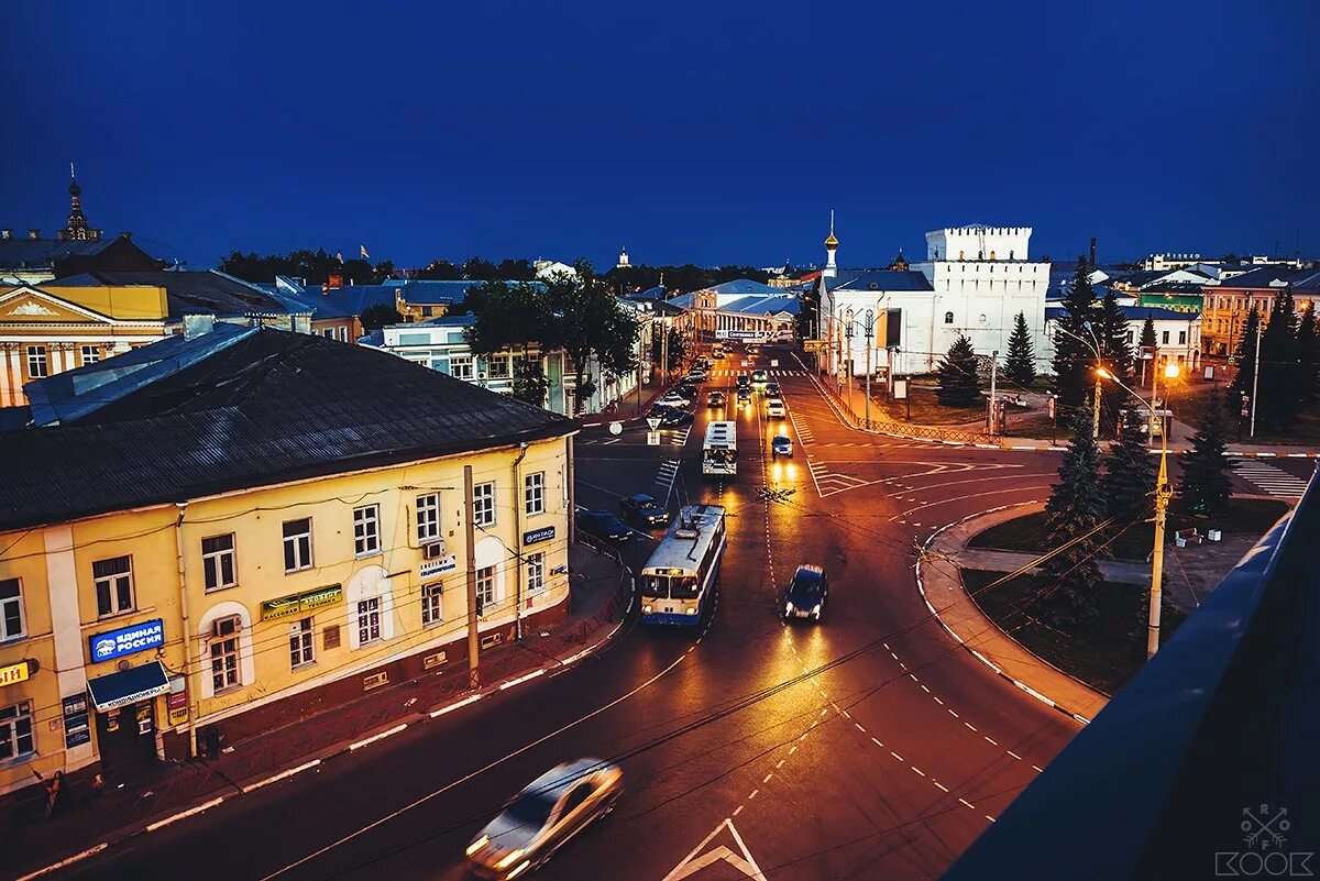 Житель города ярославля. Город Ярославль. Ярославль площадь города. Ярославль центр города. Ярославль современный город.