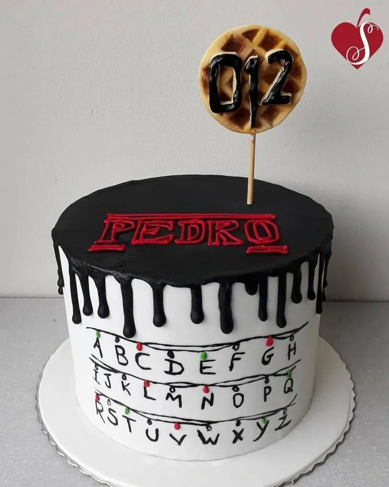 торт на день рождения с очень странные дела. торт в стиле очень странных дел. торт в стиле stranger things. торт stranger things. торт странные дела.