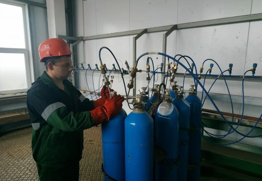 Наполнение бытовых баллонов сжиженным газом. Наполнение баллонов техническими газами. Наполнение баллонов газом. Газовый баллон. Наполнение баллонов техническими газами.