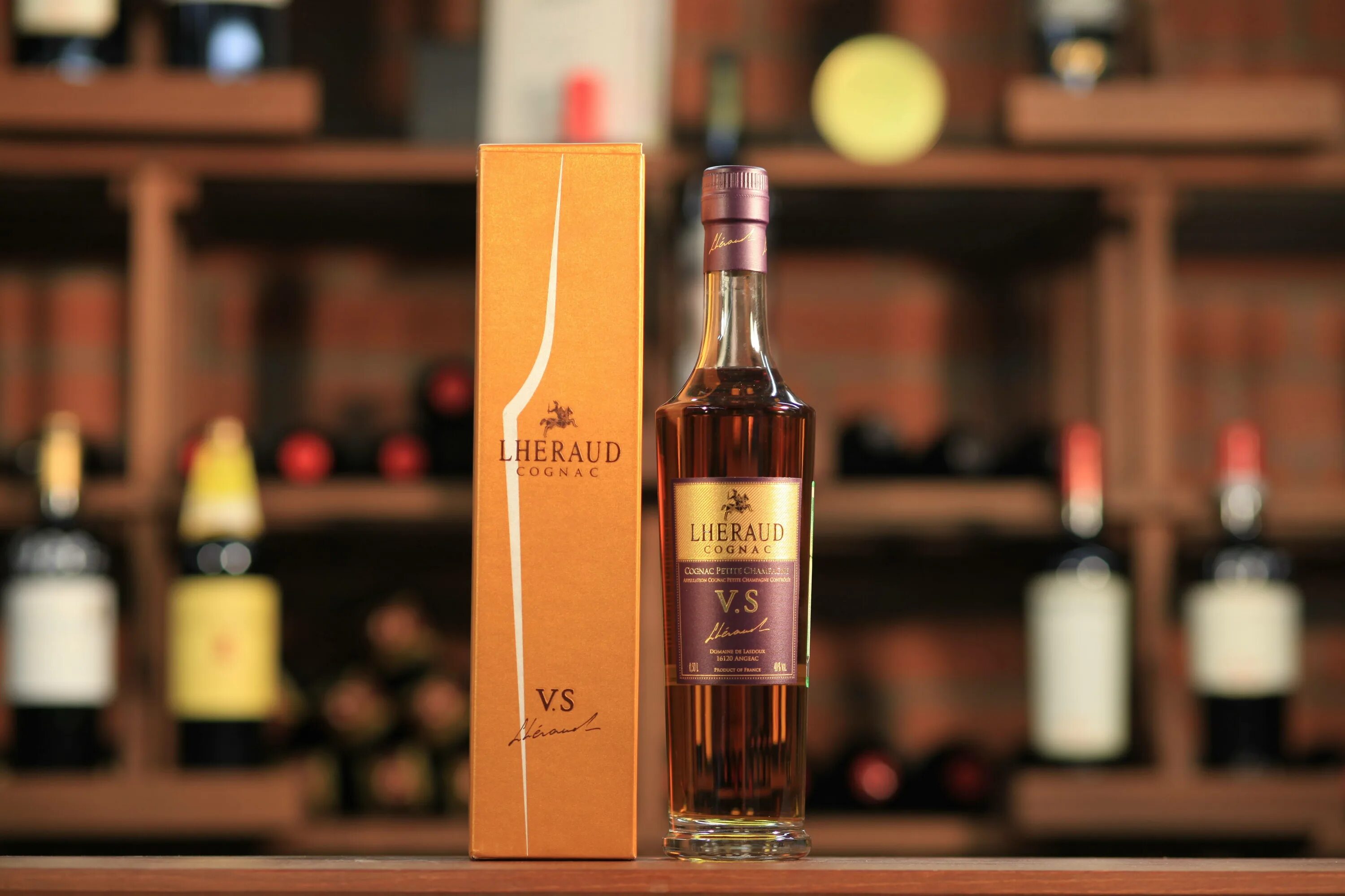 Lheraud cognac vsop. Коньяк lheraud cognac. коньяк lheraud cognac vs. коньячный дом леро cognac lheraud. французский коньяк леро.