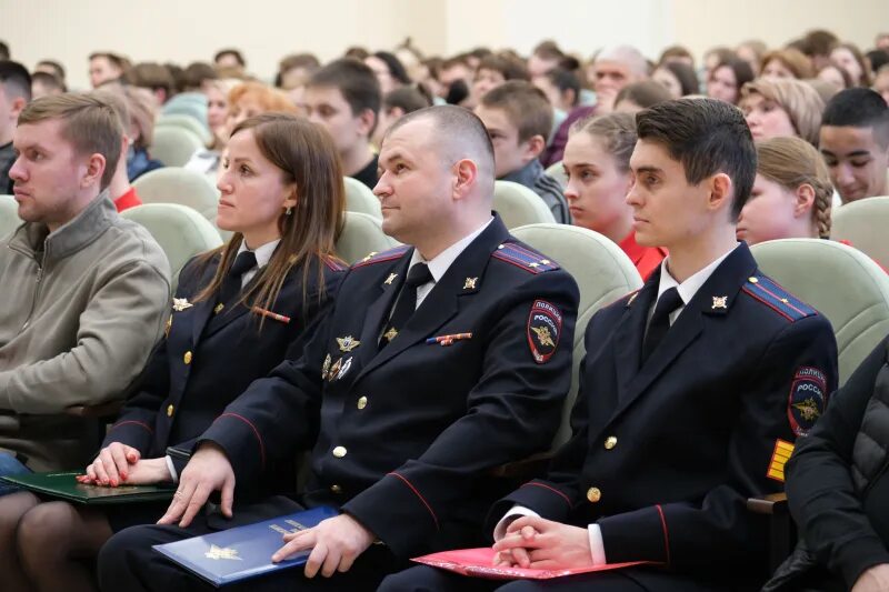 Сайт уральский институт мвд. Образование полиции в России. Юриспруденция в на МВД РФ:. Уральский юридический институт МВД России. Урал МВД.