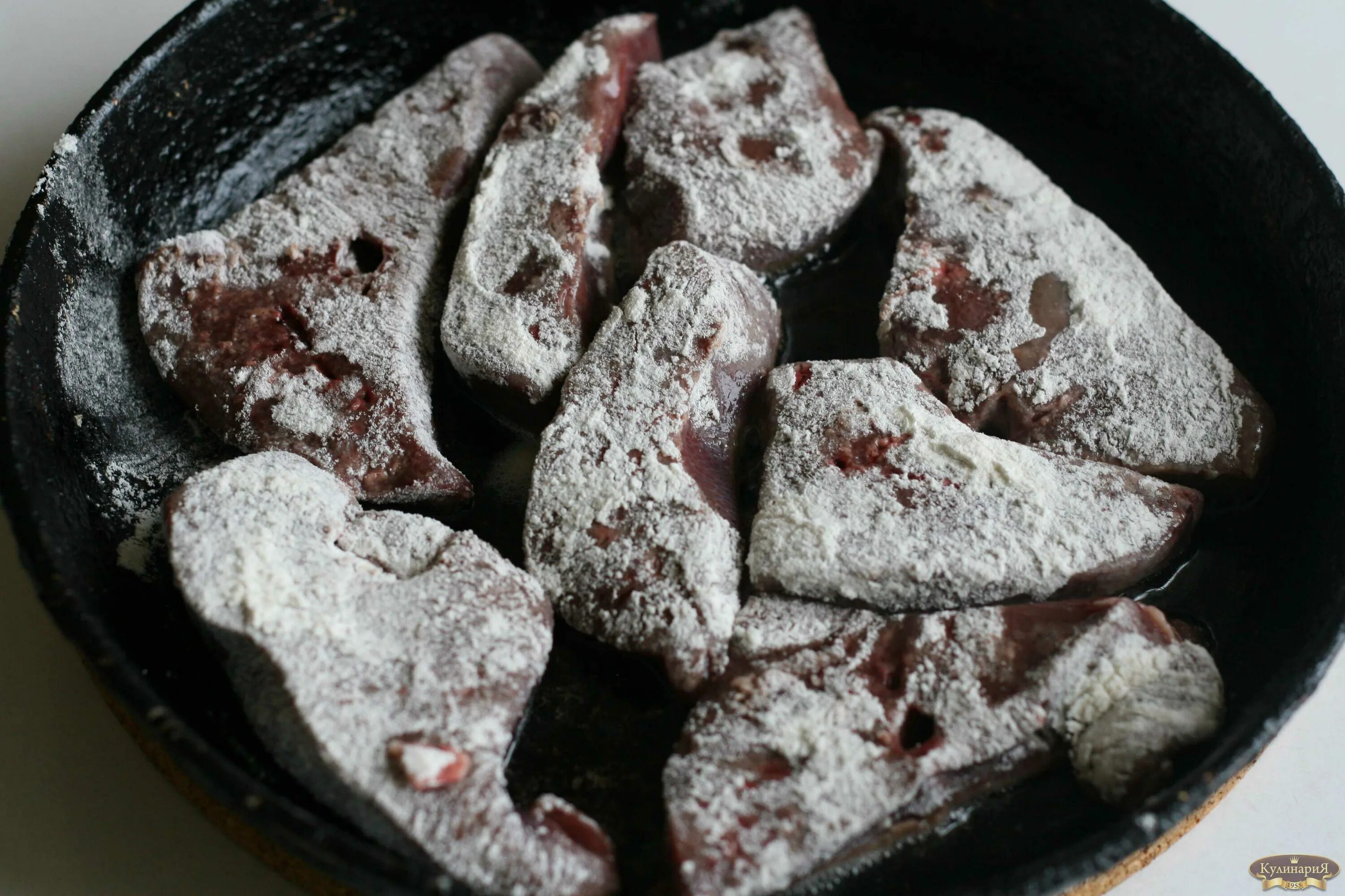 Сколько варить кусок печени. Вареная говяжья печень. ПП вареная печень говяжья. Варка говяжьей печени по времени.