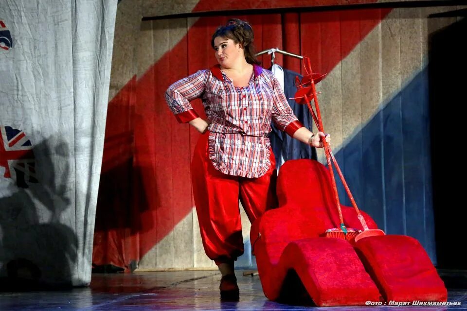 Шикарная свадьба спектакль дк зуева. Шикарная свадьба спектакль. Шикарная свадьба дк зуева. Шикарная свадьба спектакль театр комедии. Валерия федорович шикарная свадьба.