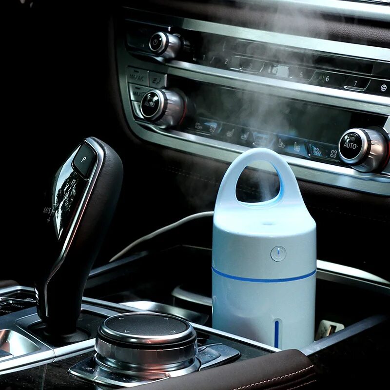 Увлажнитель воздуха для автомобиля. Автоматический аромадиффузор для автомобиля. Освежитель воздуха в машину. Увлажнитель воздуха в машину. Автоматический ароматизатор воздуха в автомобиль.