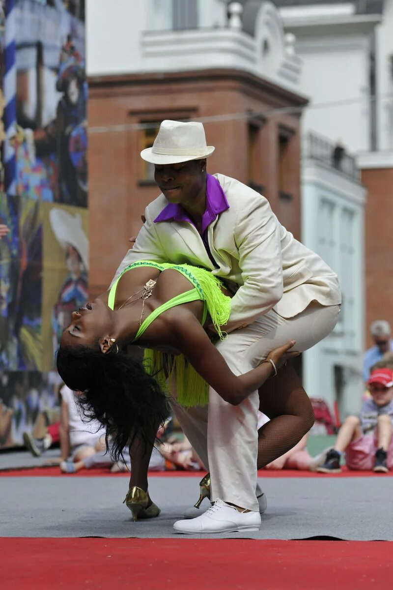 Танцевальный ансамбль кодрянка. Танец в ритме 80. Хк сокол 2008 красноярск. Книга в ритме танца. Ты в ритме танца тебе некуда.