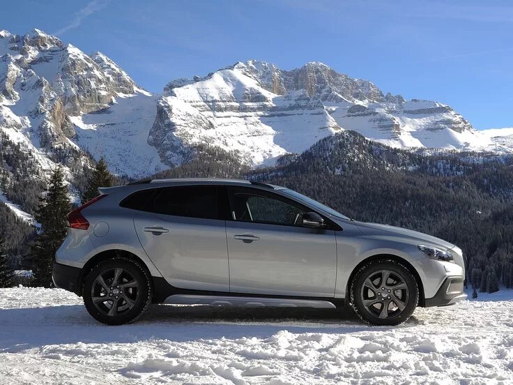 Volvo v40 cross country. Volvo 40 cross country. Вольво в40 кросс кантри. Вольво кросс кантри авито. Volvo v40 и v40 cross country.