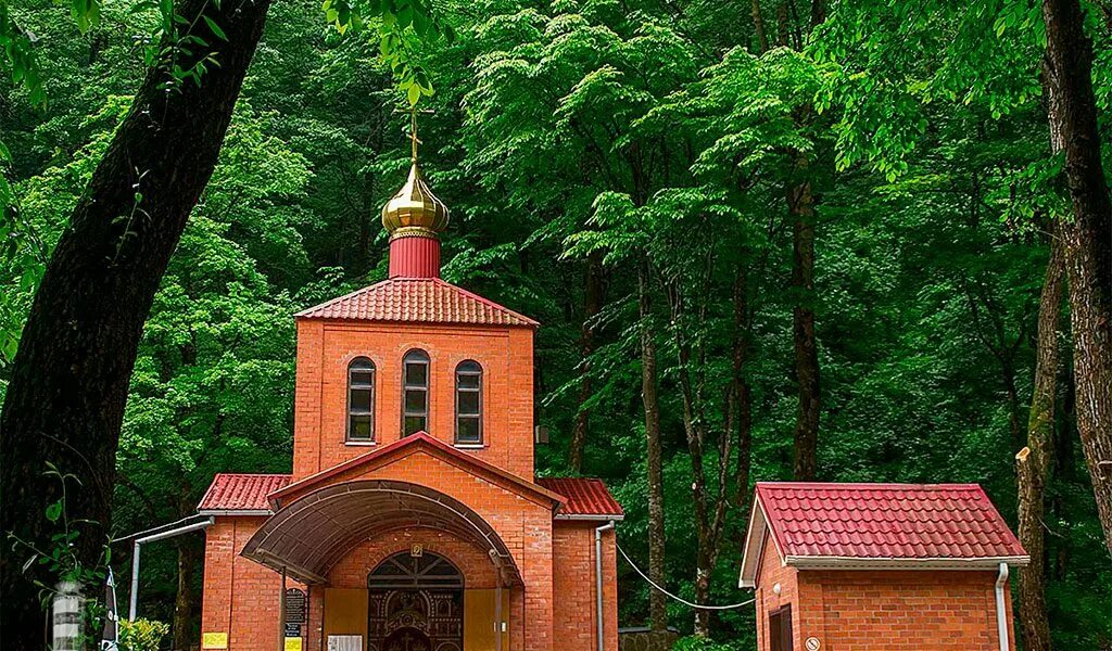 Родники в краснодарский. Святая ручка православный комплекс Неберджай. Родник Святая ручка Краснодарский край. Святые источники Кубани Феодосия Кавказского. Неберджай святые источники Анапа.