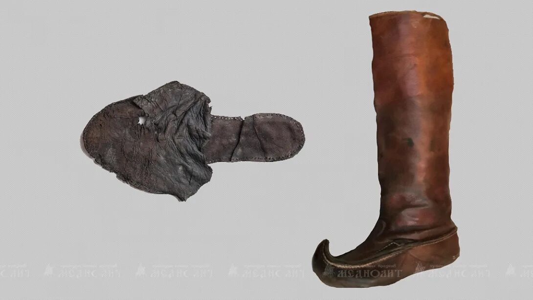 Чоботы песня. Ковбойские сапоги на 19 век. Чоботы с бугая. Средневековая обувь ботт. Обувь воинов викинг.