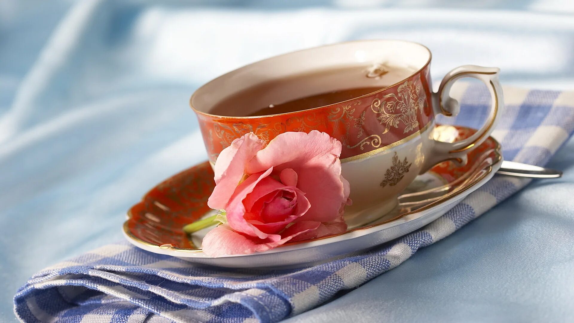 Доброе утро хорошего дня чаи. Красивые чашки. Утренний чай. Красивые чашки для чая. Красивые цветы в чашке.