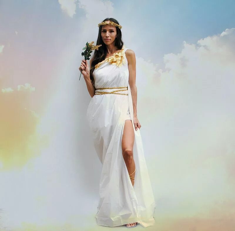 Красивая на греческом. Mia Paloma Греческая богиня. Греческая богиня Афродита. Образ греческой Богини. Девушка в греческом стиле.