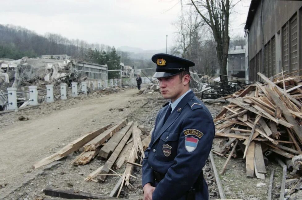 25 лет бомбардировок югославии. Сербия бомбардировки НАТО 1999. Бомбардировка Косово 1999. Сербия бомбардировки НАТО.