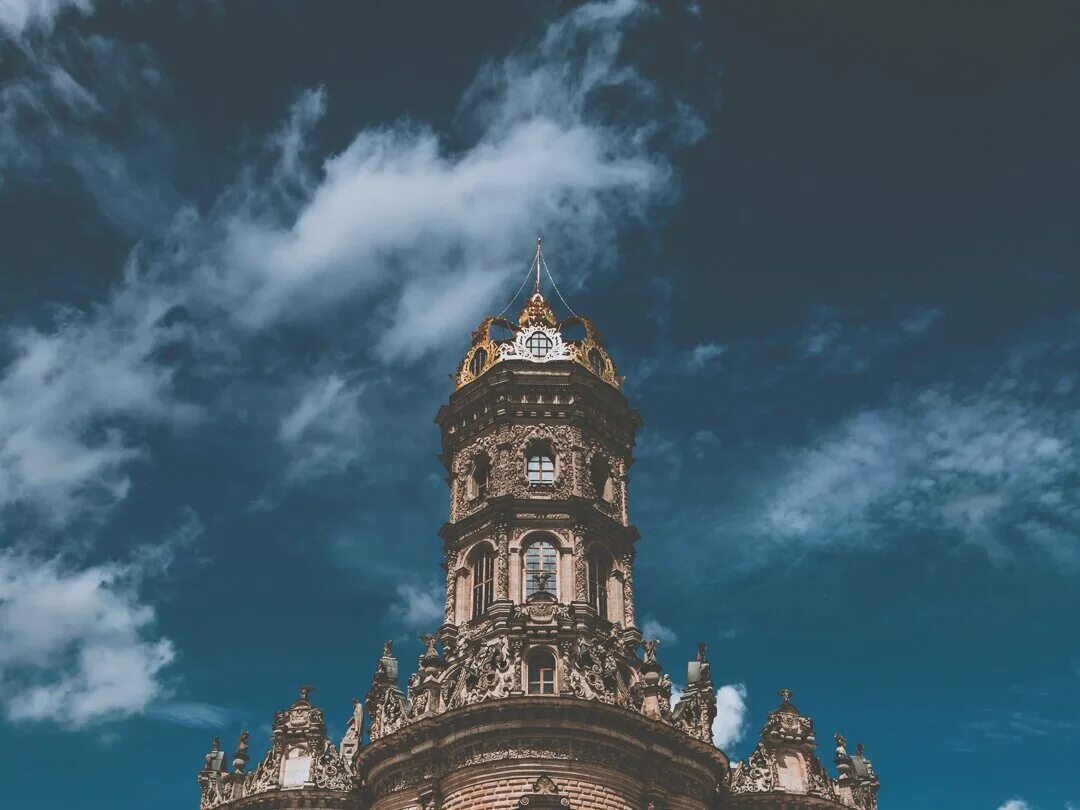 Самый храм подмосковья. Самый храм подмосковья. Церковь под подольском в готическом стиле. Церковь в подольске. Храм в дубровицах подольск.