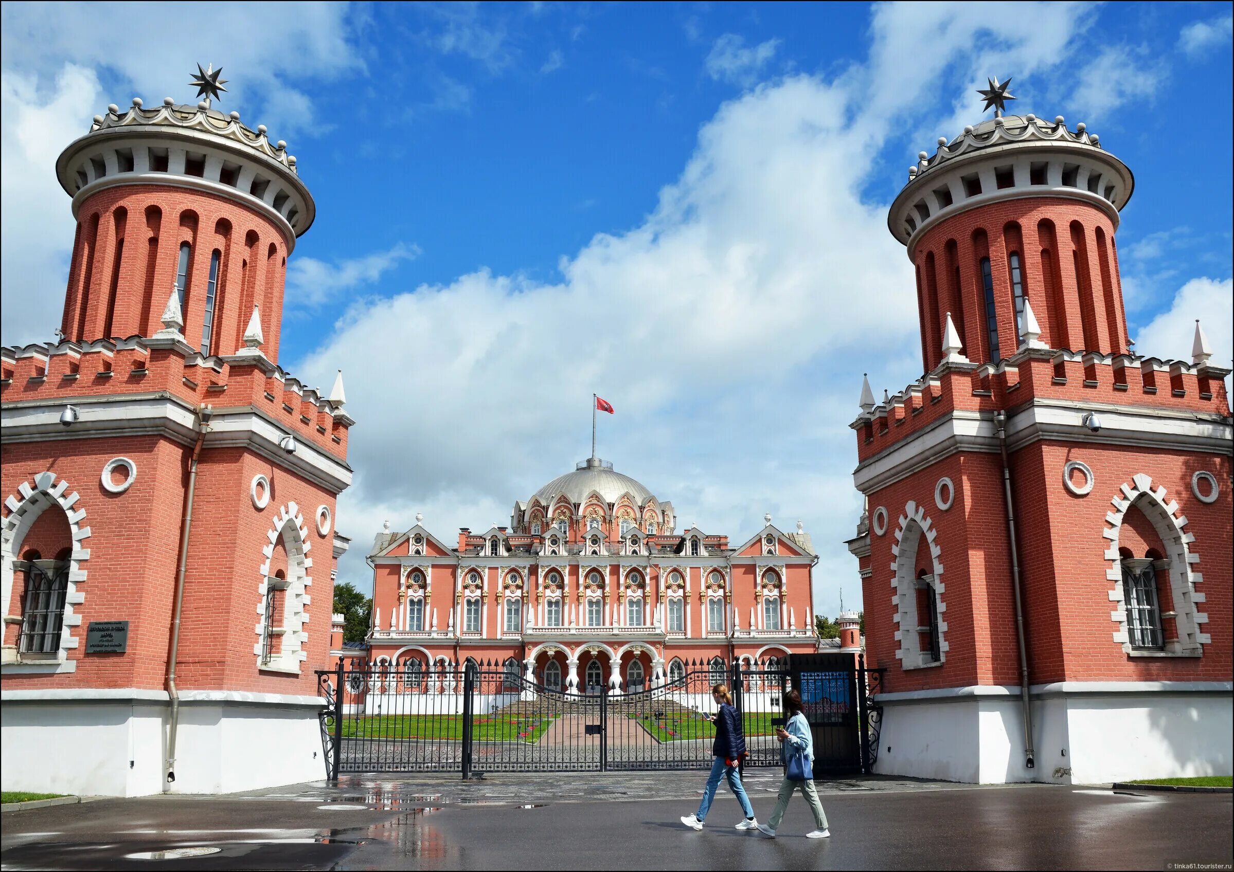 Петровский путедворец. Путевой дворец Москва. Московский Версаль Петровский путевой дворец. Путевой дворец Петра Москва. Петровский путевой дворец сайт