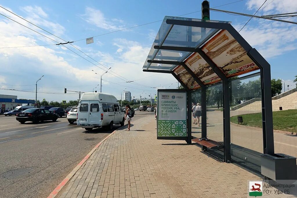 Остановка общественного транспорта в городе. Автобусная остановка Уфа. Современные остановки общественного транспорта. Остановочный пункт. Городские автобусные остановки.