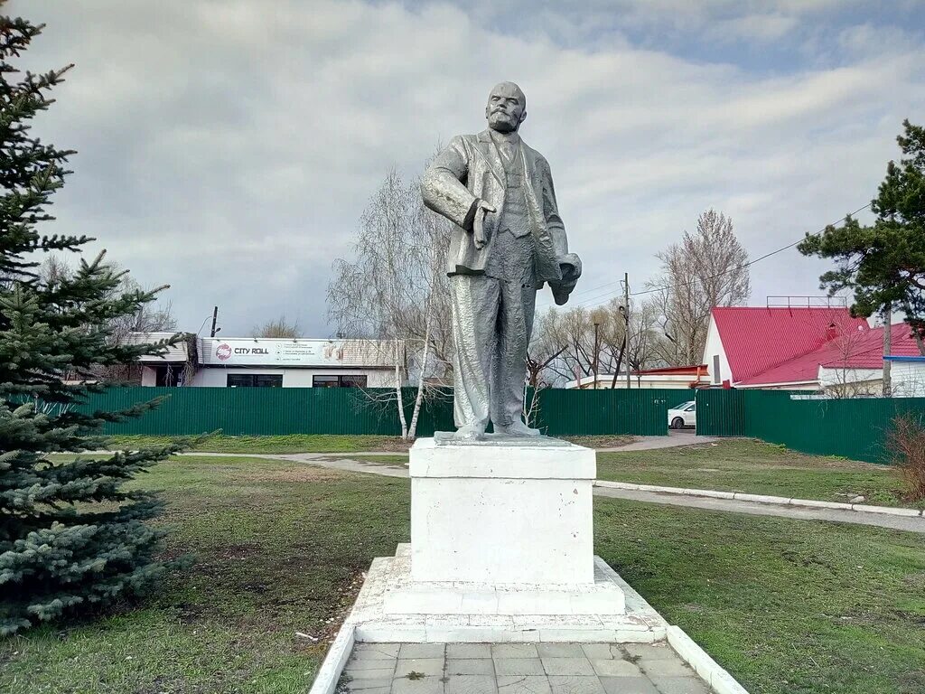 Пензенская область ул ленина. Село Бессоновка Пензенской области. Село Бессоновка Пензенская область Бессоновский. Памятник Ленина в Пензенской области село Ленино. Памятник в селе Бессоновка Пензенской.