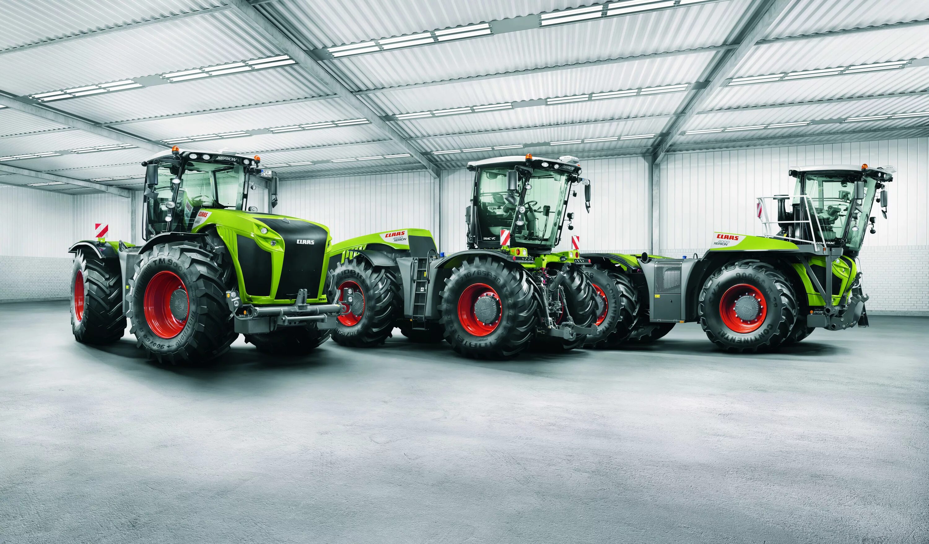 Тракторный класс. Трактор CLAAS Xerion 4000. Трактор Ксерион 5000. Трактор Xerion 4000-5000. CLAAS Xerion 4000 Saddle Trac.