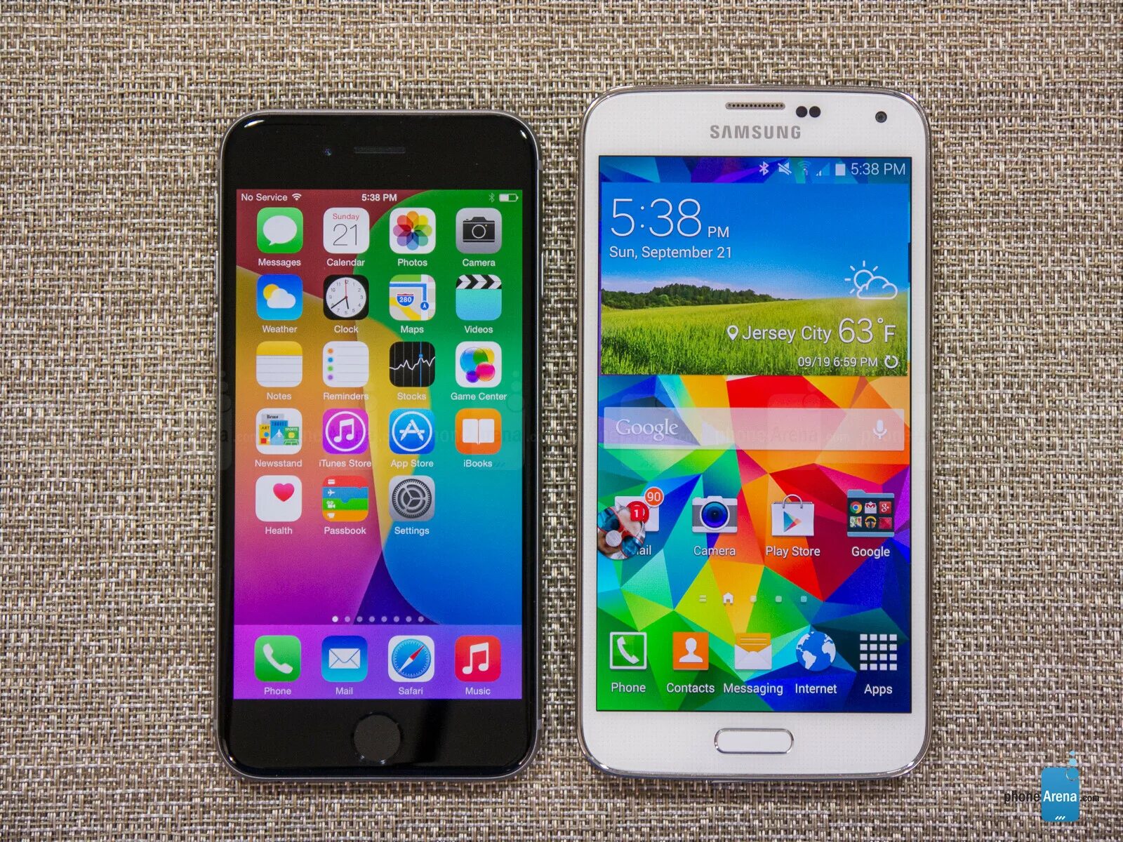 Сравнение iphone 15 и samsung s 24. Samsung s5 vs iphone 6. iphone vs samsung. айфон vs самсунг. самсунг или айфон 5 с.