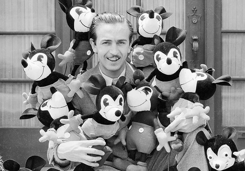 Уолт Дисней. Walt Disney Микки Маус. Уолт Дисней с братом. Уолт Дисней история успеха. Кто озвучивает микки