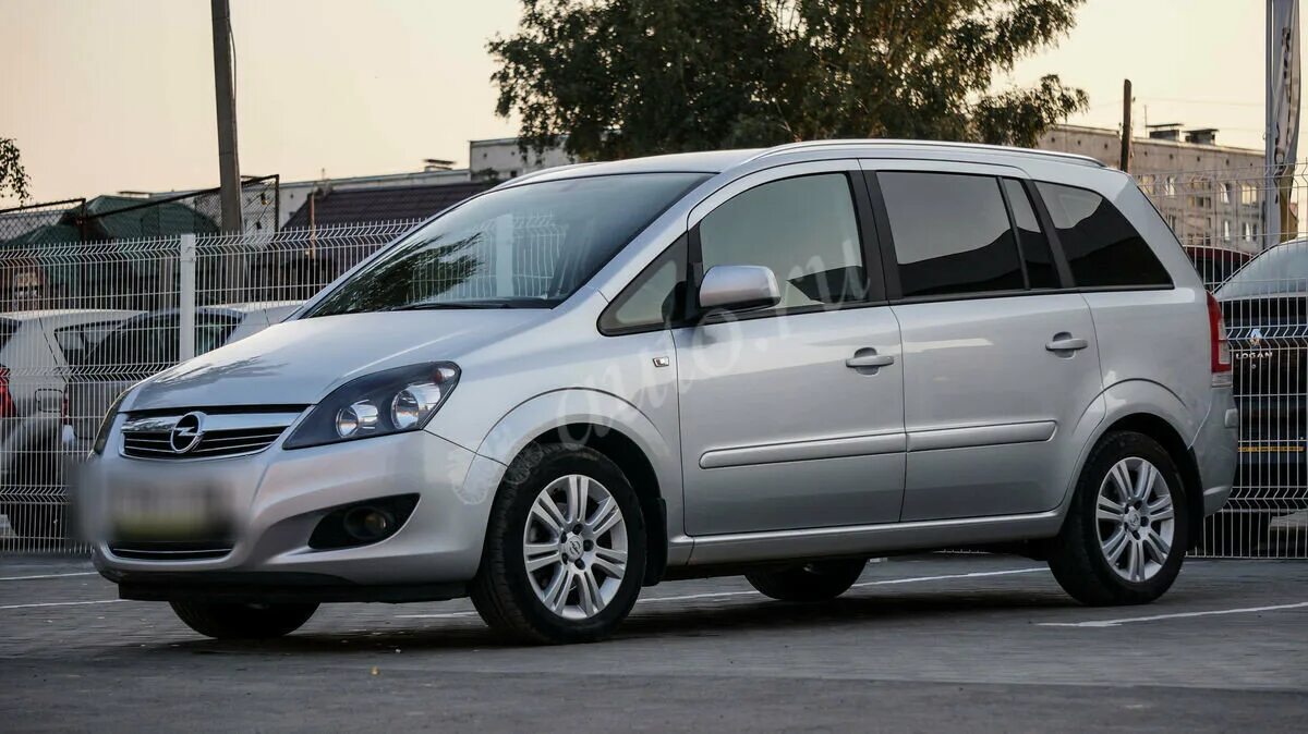 Купить опель зафира б дизель. Opel Zafira 2012. Опель Зафира 2012. Opel Zafira 2012 1.8. Опель Зафира б 2012.