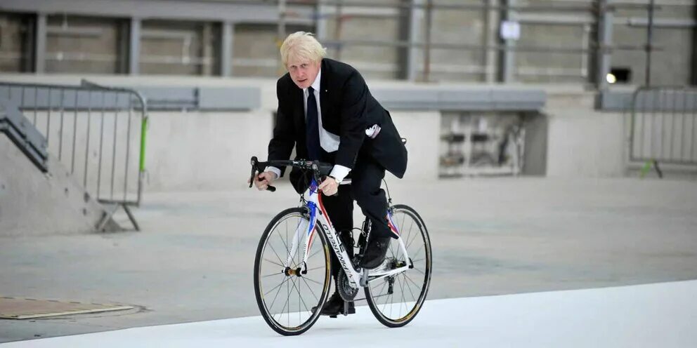 Ездить насколько. Мэр Лондона на велосипеде. Велосипедисты в Лондоне.