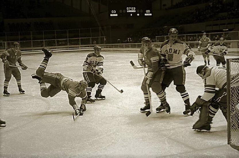 Первая хоккейная команда. Гренобль 1968 хоккей. Хоккей Гренобль 1968 сборная СССР.