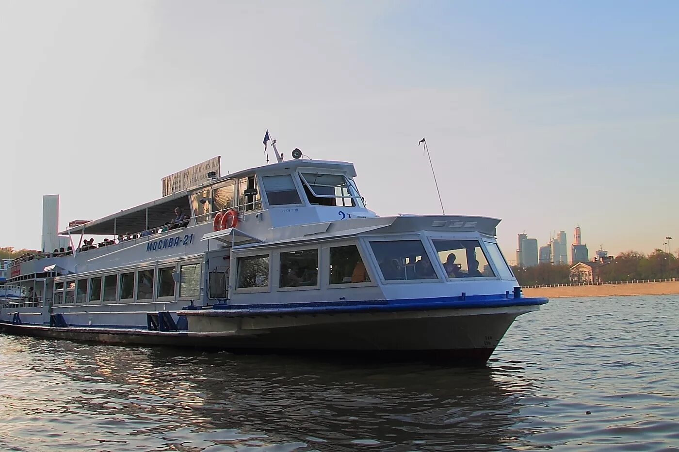 Москва 43 теплоход. Теплоход натали марьино. Теплоход москва 21 и москва 24. Теплоход 21. Теплоход москва 28.