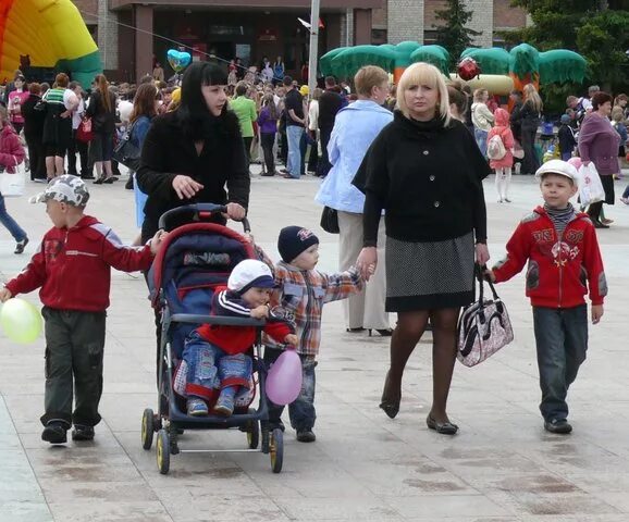 Погода в заводоуковске на неделю тюменская область. Погода в Заводоуковске на 3 дня. Погода в Заводоуковске на сегодня. Семейные мероприятия в Заводоуковске. Коляска в Заводоуковске.