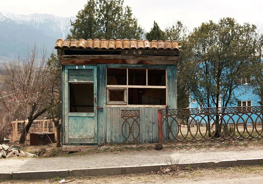 Павильон старейшей трамвайной остановки «красностуденческий проезд. Старые деревянные ларьки. Трамвайный павильон красностуденческий проезд. Старый павильон. Советский киоск союзпечать 80-х.