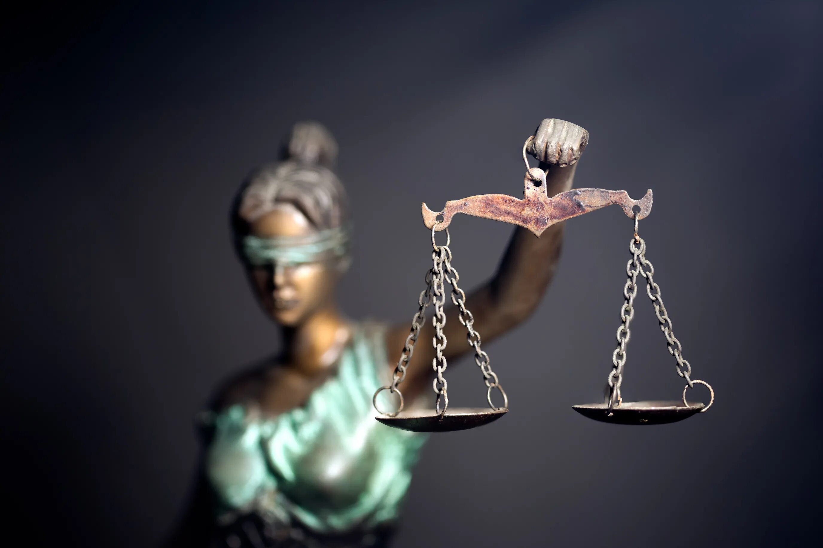 Чувство социальной несправедливости. Несправедливость картинки жизни. Фемида слепа. Чувство социальной несправедливости. Справедливость.