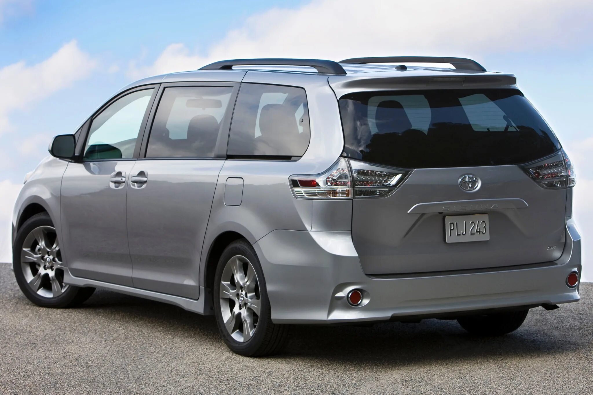 Toyota Sienna. Тойота Sienna 2010. Toyota минивэн Sienna. Семиместная Тойота Сиенна. Автомобиль тойота универсал