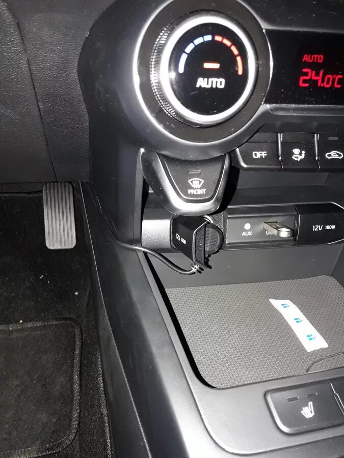 Прикуриватель рио 3. Kia Rio 3 салон прикуриватель. Прикуриватель Киа Рио 4. USB адаптер Киа Рио 4. Вольтметр в Киа Рио 4.