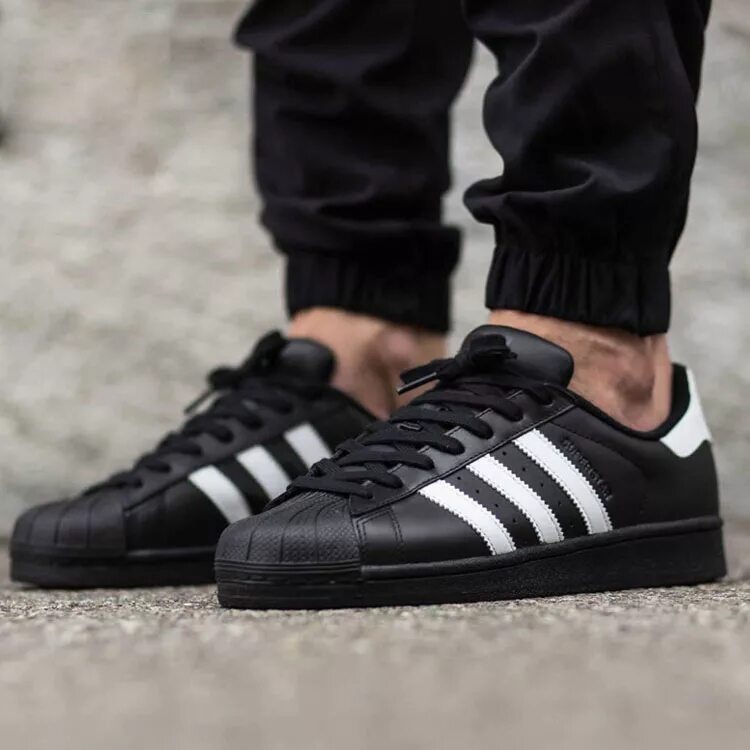 Кроссовки мужские adidas black. Кроссовки 2024 адидас чёрные. Adidas superstar black женские. Adidas кроссовки superstar black. Кеды team court.
