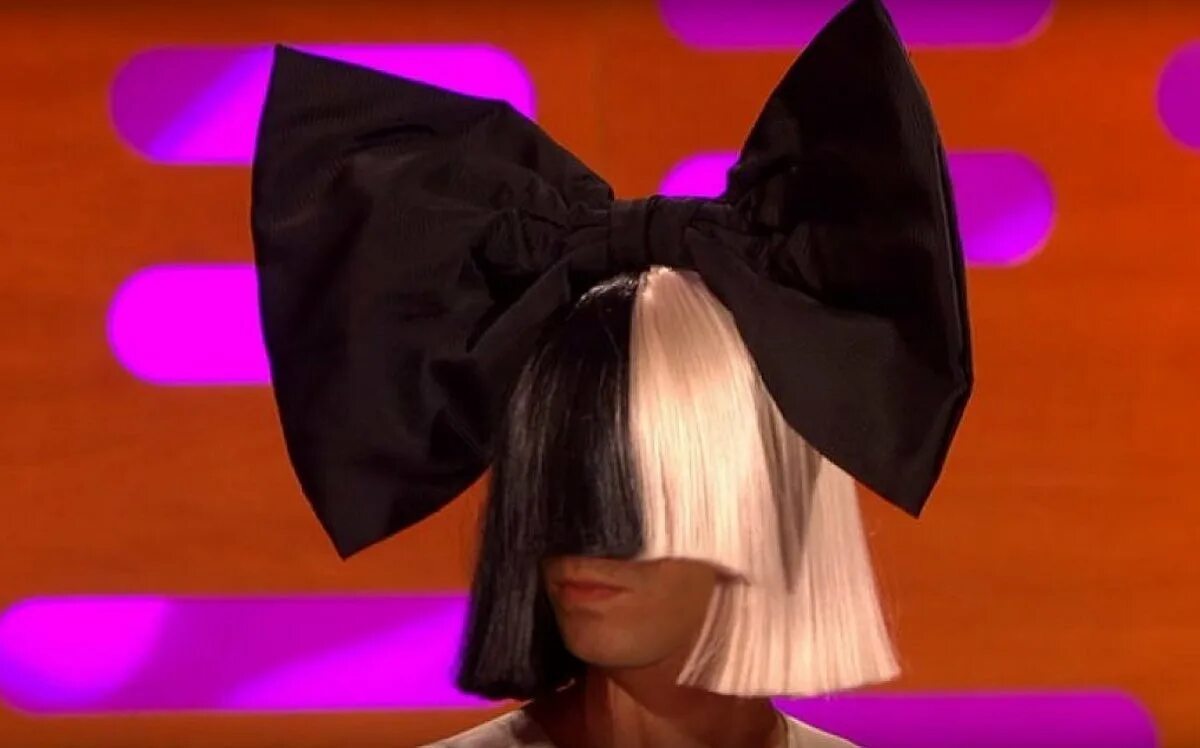 Sia гарик. Sia исполнительница. Sia 2014. Сиа 2014. Сиа кейт.