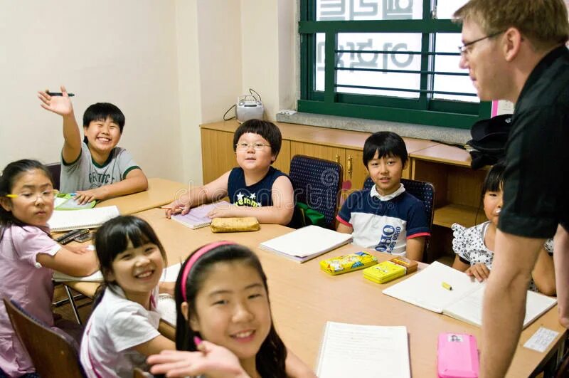 Китайский корейский английский. Школа в Корее. Начальная школа в Южной Корее. Дети в средней школе в Южной Корее. Начальное образование в Корее.