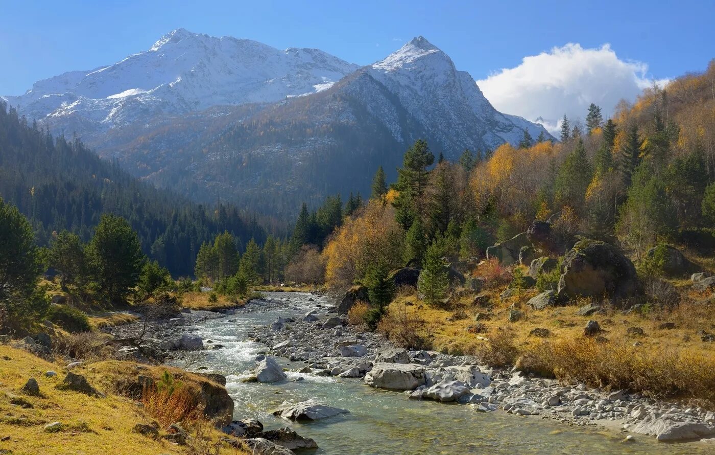Реки берущие начало в кавказских горах. Горный ручей Архыз. Горная река Архыз. Архыз горы осень. Горный ручей Домбай.