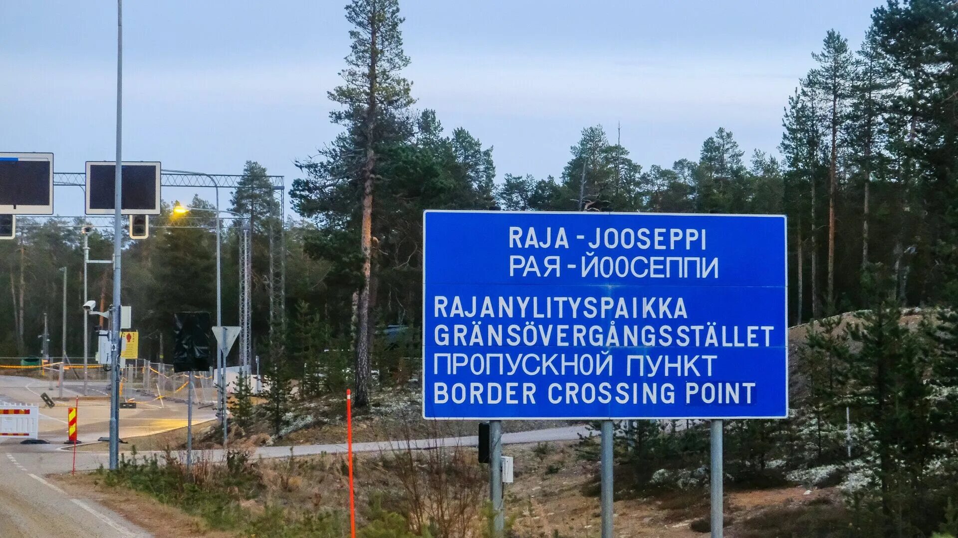 Граница с Финляндией. Российско-финская граница. Граница РФ И Финляндии. Забор на границе с Финляндией.