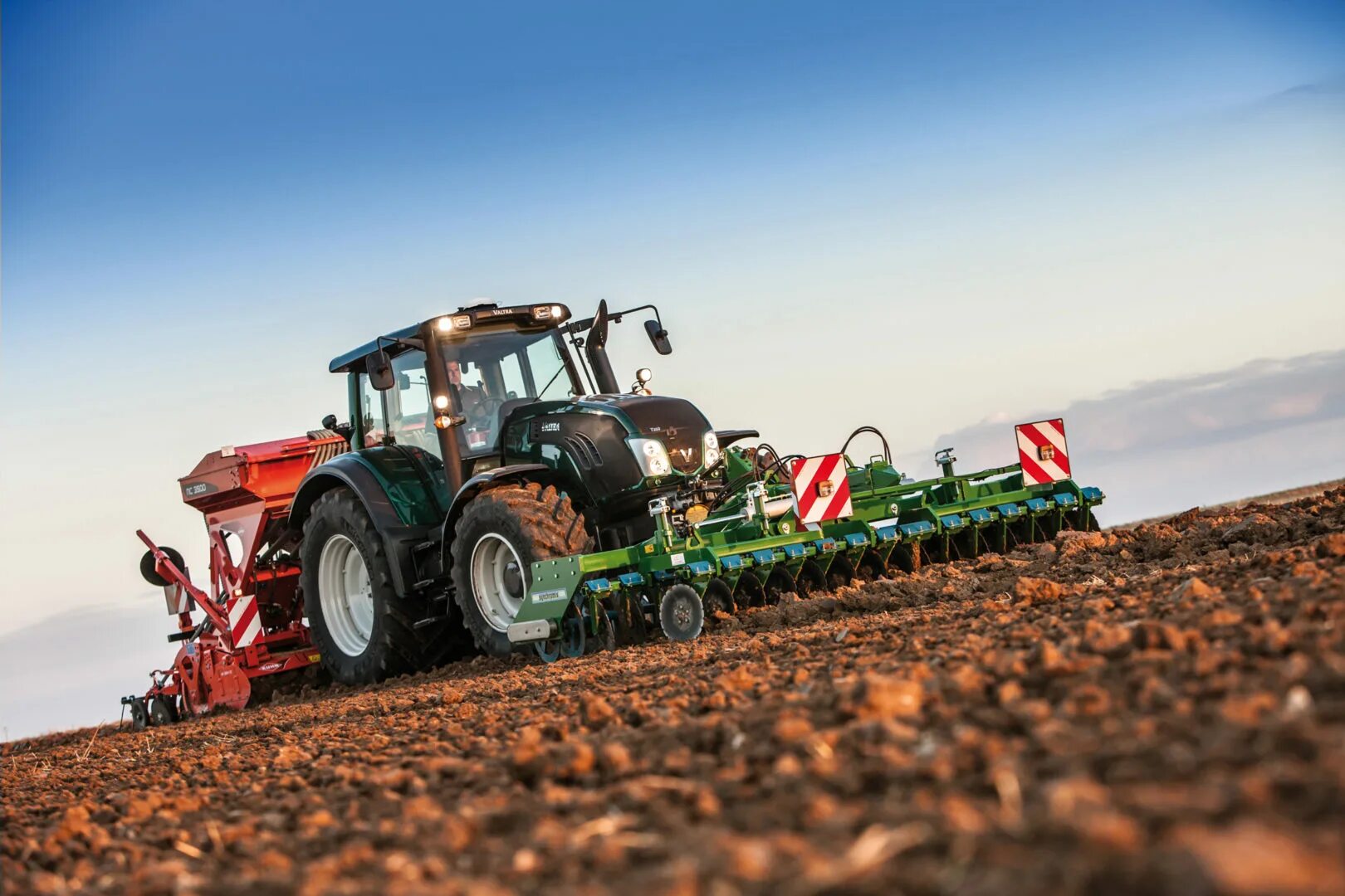 выставка сельскохозяйственной техники. система сельхозтехника. Claas комбайны и трактора. Case ih steiger 470. система сельхозтехника.