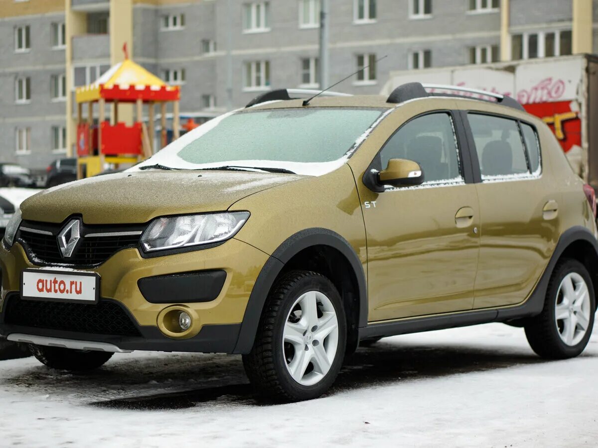 Машина sandero stepway. Сандеро степвей 2015. Рено Сандеро степвей 2015. Рено Стандера стоп Вей. Рено степвей 2015.