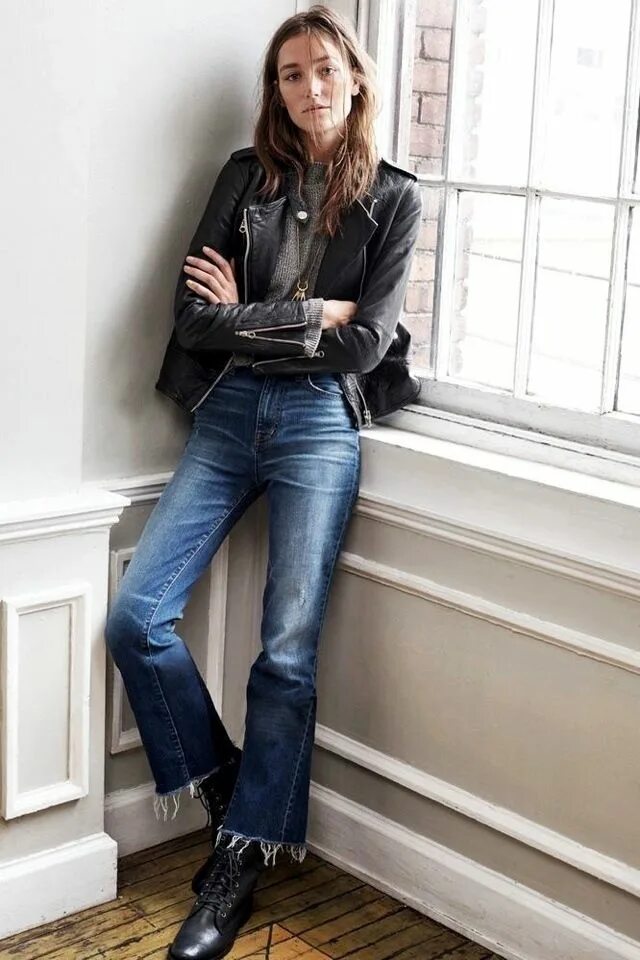 Джинсы женские. Девушка в джинсовой куртке. Джинсы куча. Slim fit jeans woman front back view photo. Мода вывернутые джинсы.