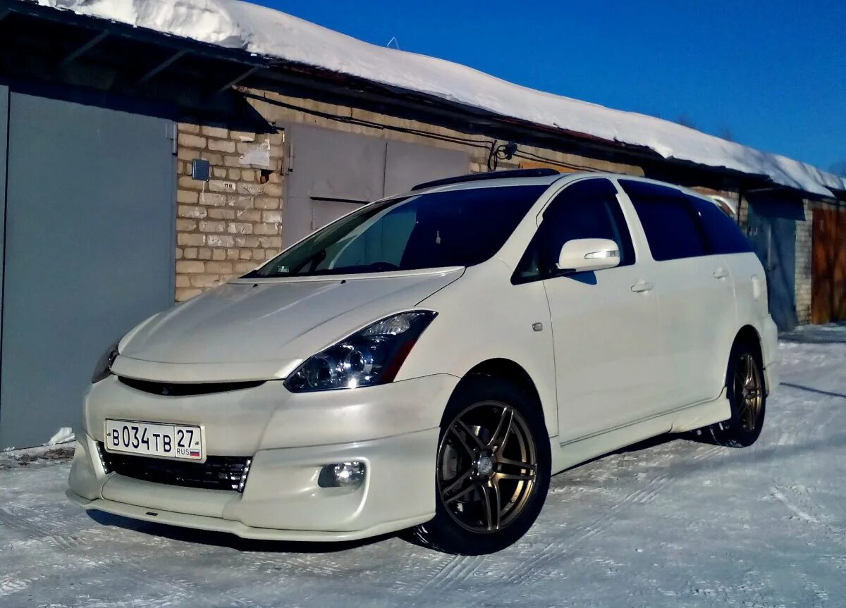 Тойота виш объем. Toyota wish 2010. Тойота виш объем. Тойота виш 2012. Тойота виш серебристый.